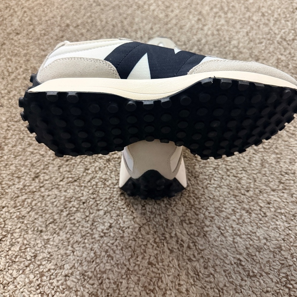 New Balance 327 Sneakers man’s size 8 woman size 9.5 new - Picture 10 of 10